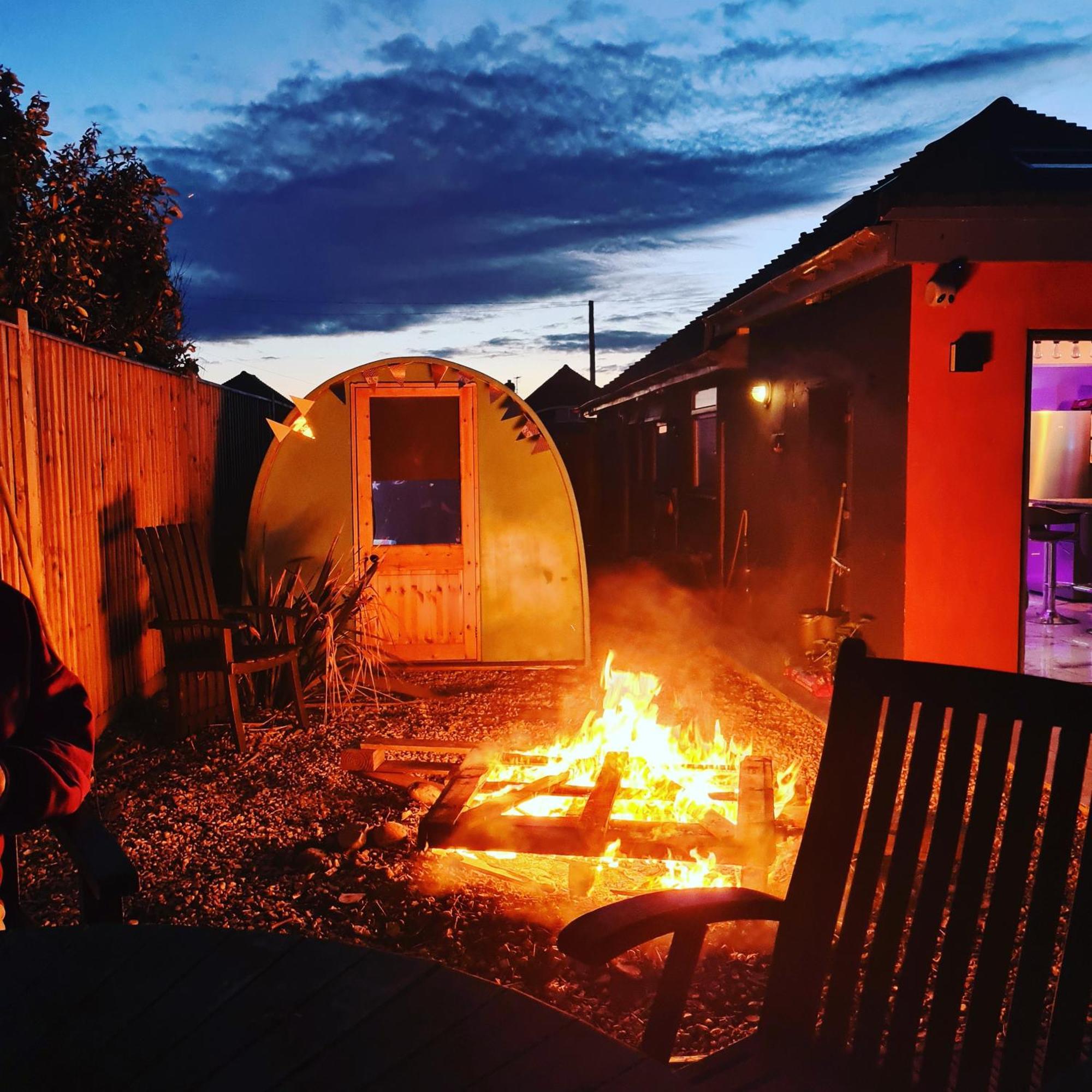 John Wayne'S Lodge By Sea Newhaven Room photo